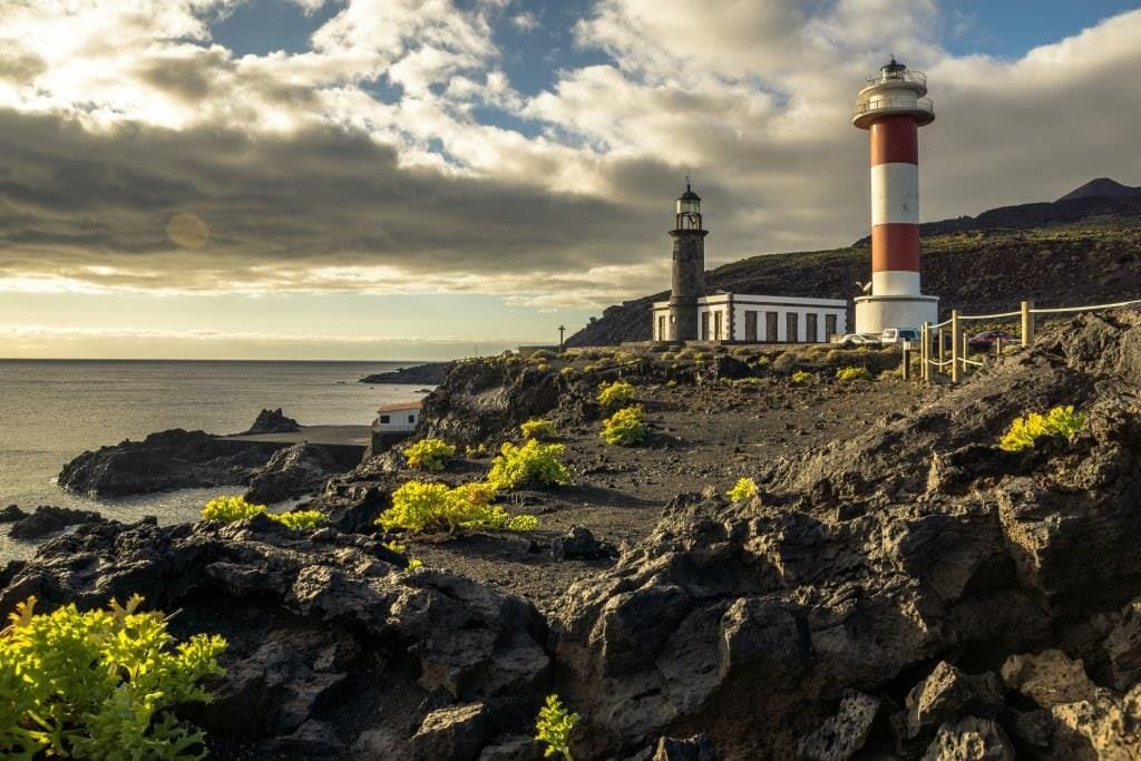 Imagen de un faro para ilustrar el artículo Sostenibilidad en Canarias: Faros para forjar un futuro regenerativo de Foro Géiser