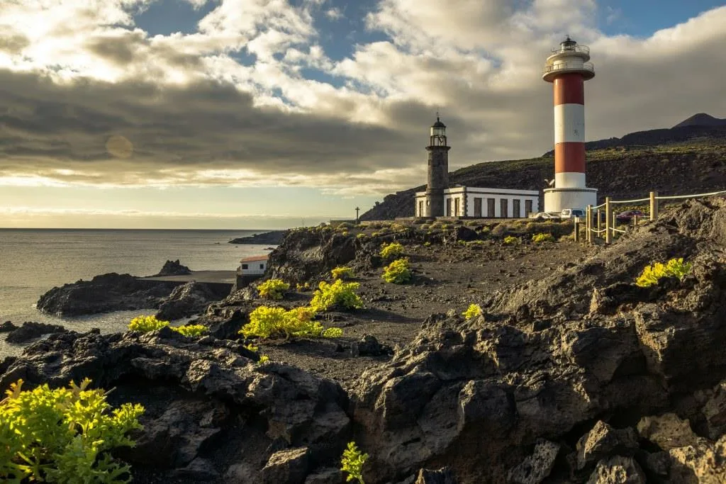 Imagen de un faro para ilustrar el artículo Sostenibilidad en Canarias: Faros para forjar un futuro regenerativo de Foro Géiser