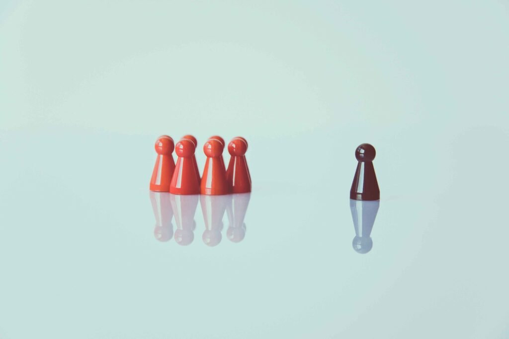 Imagen de varias fichas reunidas, representando la comunidad, para el artículo de Gustavo García para Foro Géiser, sobre Comunicación Generativa